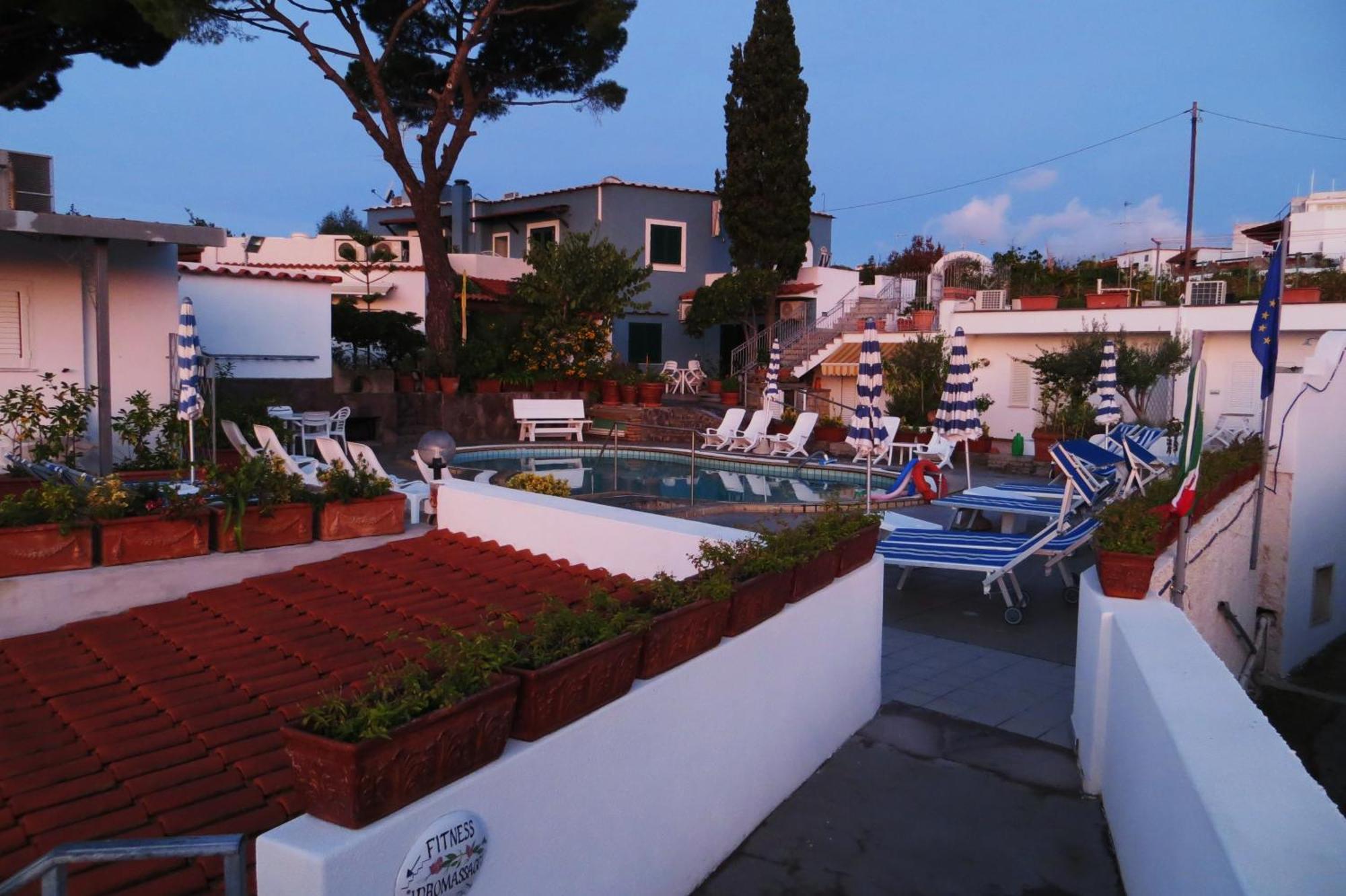Albergo Villa Mario Sant'Angelo  Esterno foto